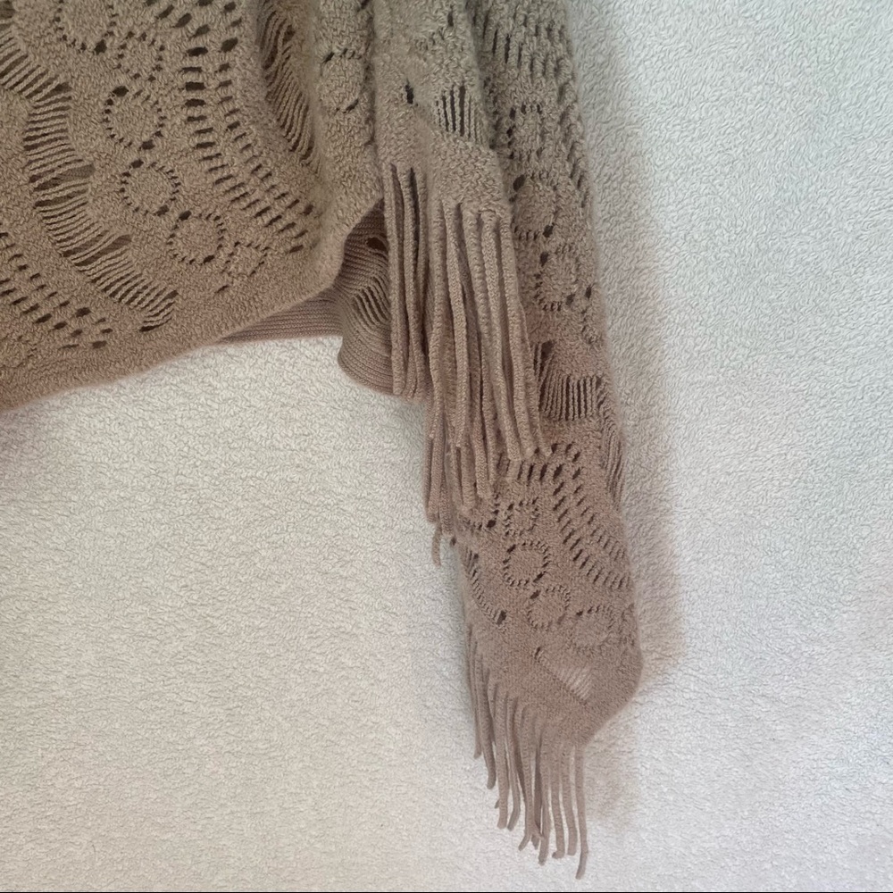 Cute Shawl - Picture 2 of 4